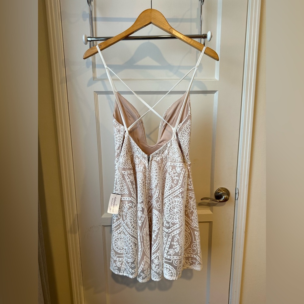 NWT WINDSOR Unique White and Nude Lace Dress, Women’s Size S - Picture 7 of 9